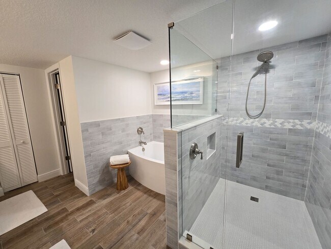 Building Photo - Make this your winter getaway!