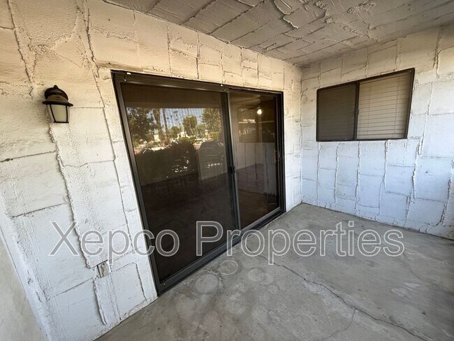 Building Photo - 5285 E Waverly Dr