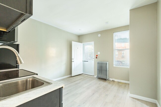 Building Photo - 104 S 51st St