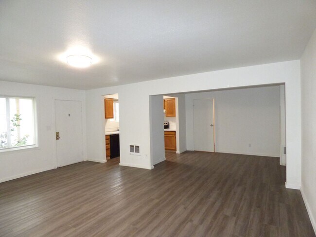 Building Photo - 4772/4776/4782 Sunnyview Rd NE Salem, OR 97305