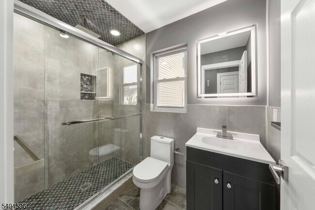 Building Photo - 1117 Chestnut St