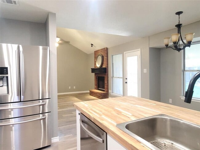 Building Photo - 1806 Maplelawn St