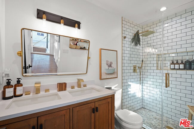 Building Photo - 14828 Saticoy St