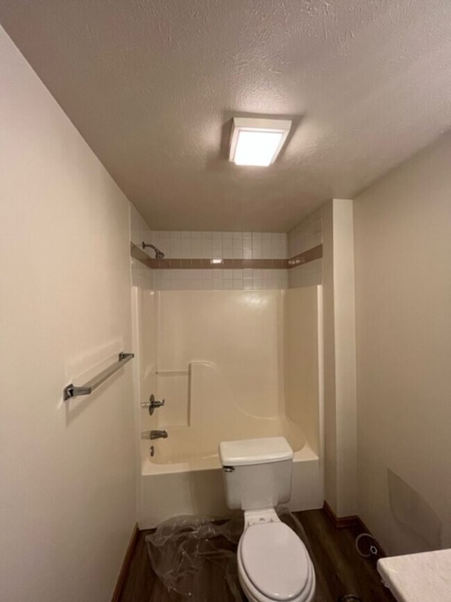 Building Photo - 330