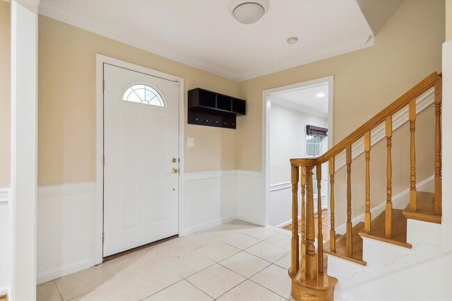 Building Photo - 5 BR 4.5 BA home with inground heated pool and extensive hardscape!