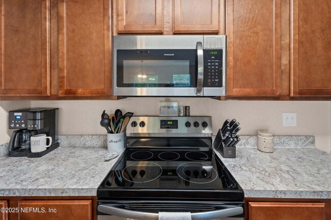 Building Photo - Welcome home to this beautiful 4 bedroom, ...