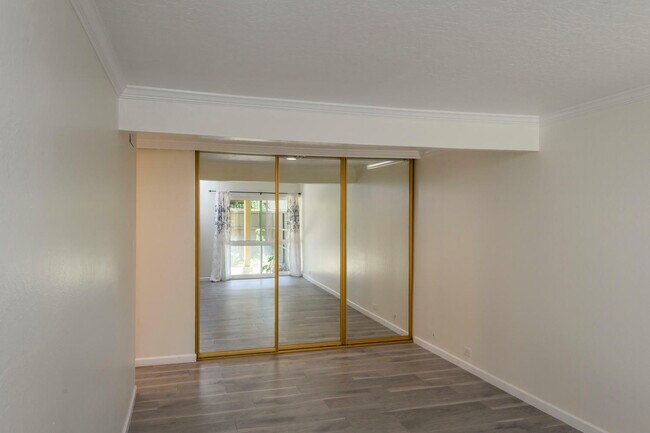 Building Photo - 5105 Admiralty Ln