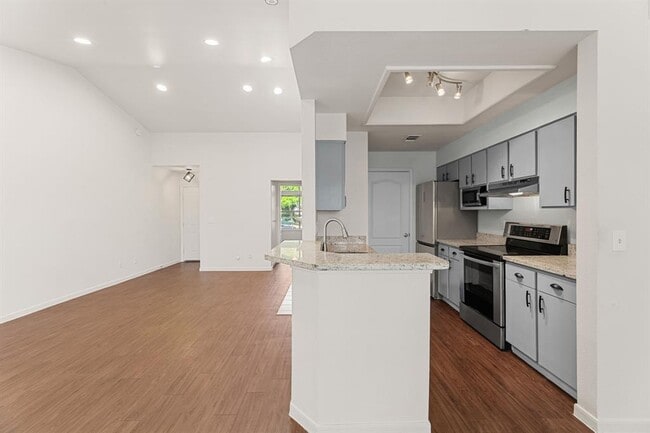 Building Photo - 6000 Shepherd Mountain Cove