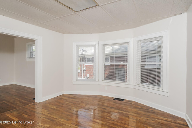 Building Photo - 115 S 39th St