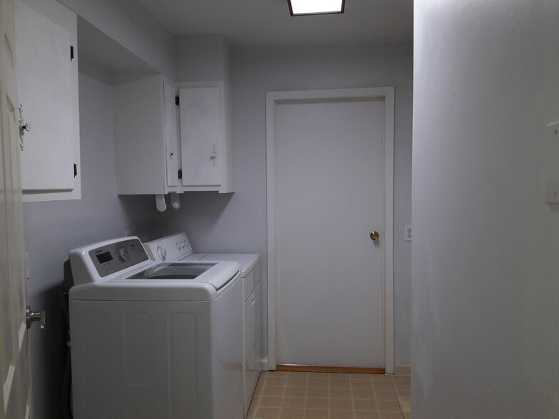 Laundry Room - 50 La Cruz Ave