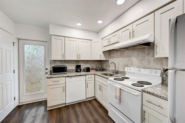 Building Photo - 618 S Osprey Ave