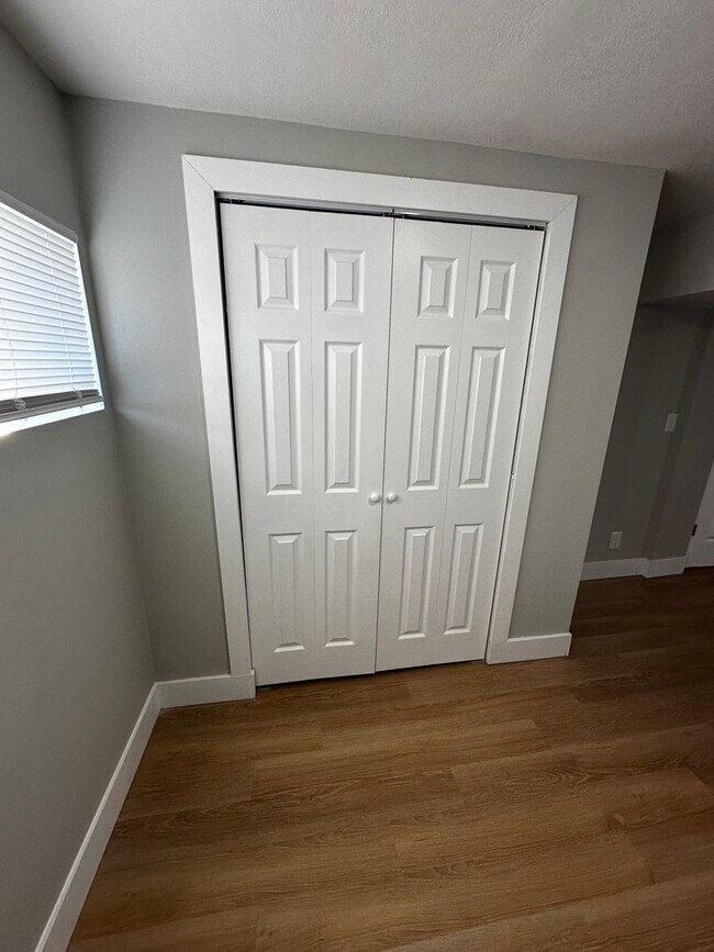 Building Photo - Recently Remodeled 3 Bed 2 Bath with Additional Finished Room