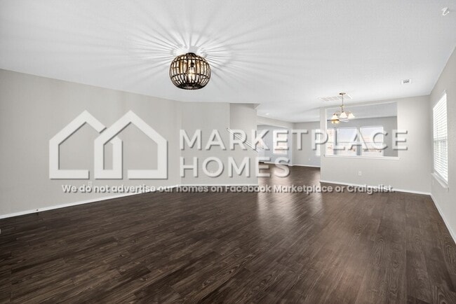 Building Photo - 904 SW Loudon Dr