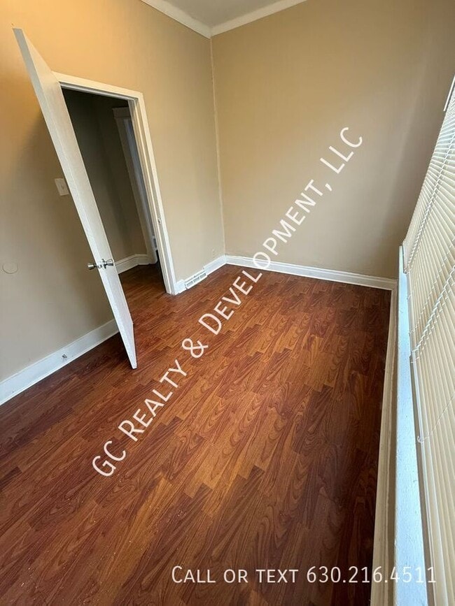 Building Photo - 8637 S Essex Ave