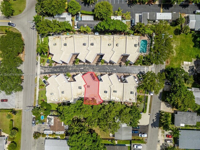 Building Photo - 2927 SW 18th Terrace