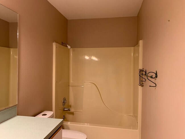 Building Photo - 2 Bed 2 Bath Summerwood Village Condo! Move In Special!