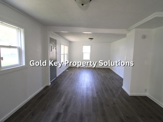 Building Photo - 2 BR 2 BA House with 2-Car Garage and Cent...