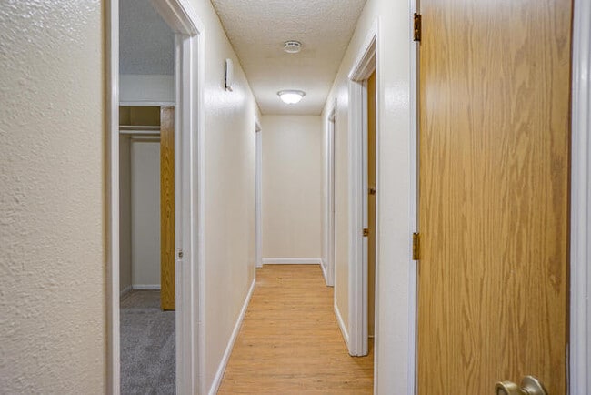 Building Photo - 13817 NE 35th Cir