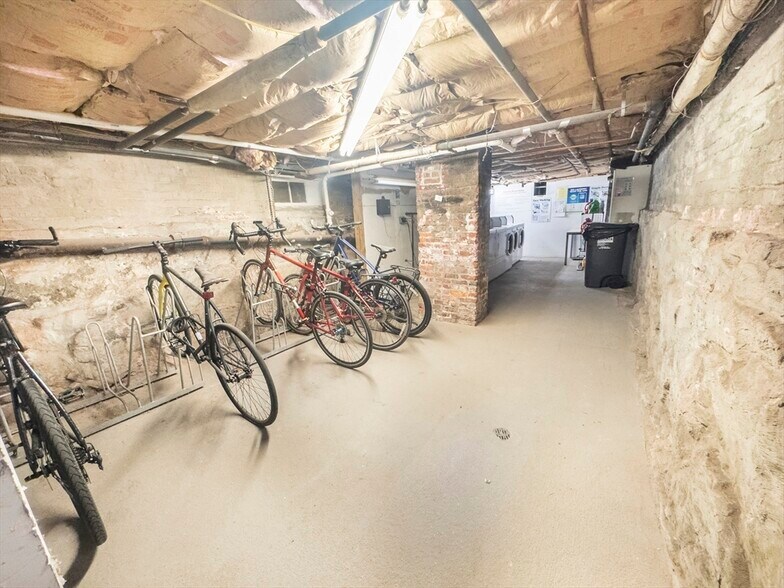 Building Photo - 148 Berkshire St