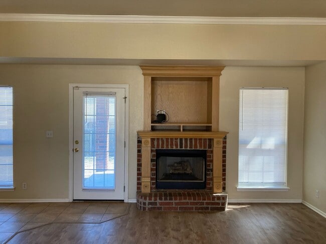 Building Photo - Spacious 3BDRM Home in Blackberry Ridge, V...