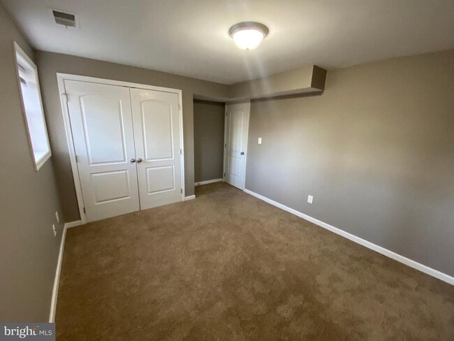 Building Photo - 224 Lake Sever Dr