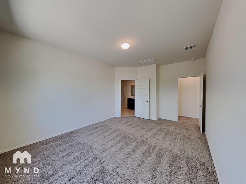 Building Photo - 2549 Calle Palta