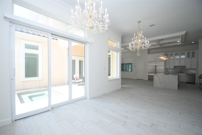 Building Photo - 422 Mignon Ln