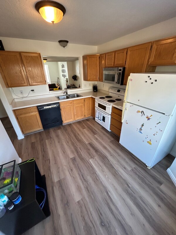 Building Photo - 439 E Parkside Cir