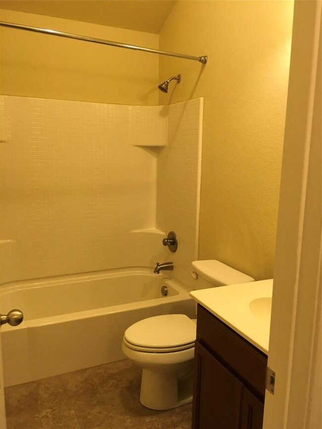 Building Photo - Wonderful 3/2/2 with covered patio! Close ...
