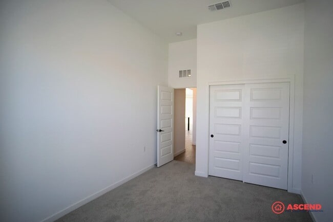 Building Photo - Stunning Newly Built Home in the Southwest!