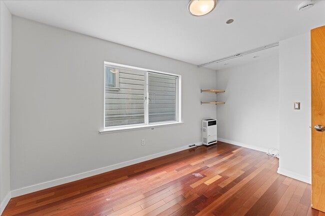 Building Photo - 108 Langton St