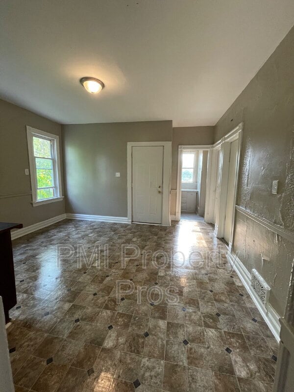 Building Photo - 2621 N 23rd St