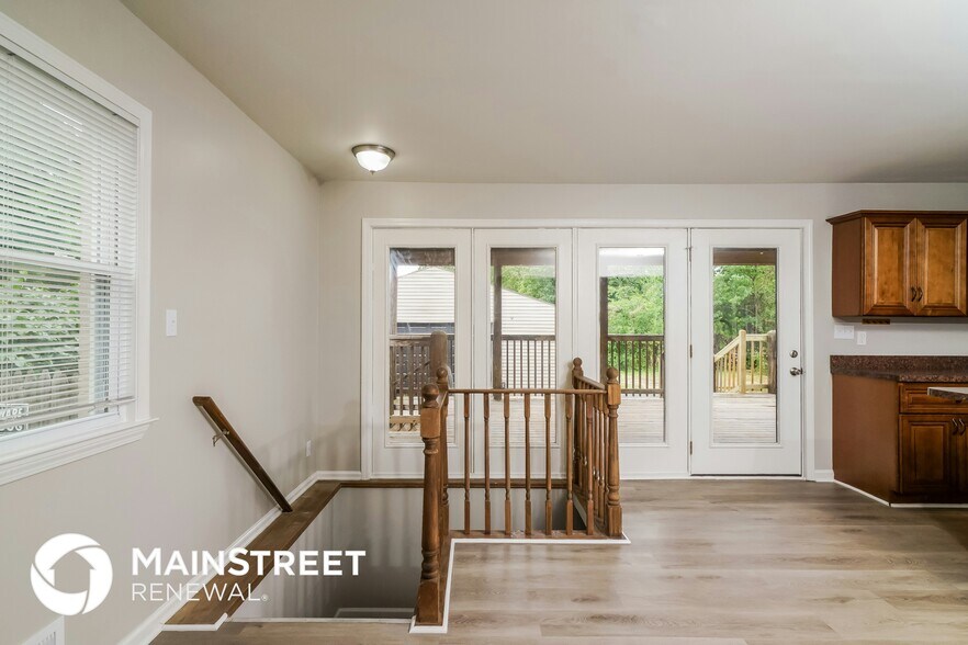 Building Photo - 3725 Greenwich Rd