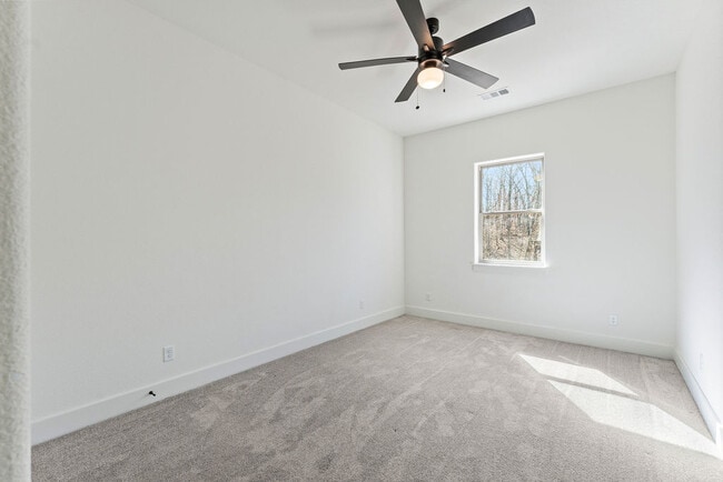 Building Photo - 11 Pagham Ln