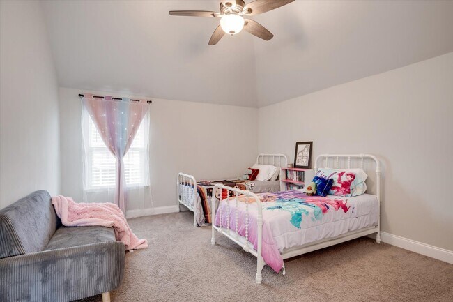 Building Photo - 707 Navan Ln