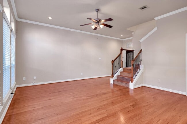 Building Photo - 3414 Home St