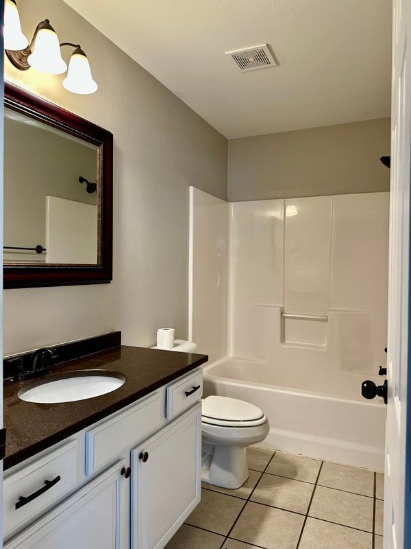 Building Photo - 1114 Maple Tree Ln