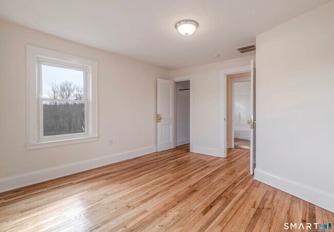 Building Photo - 11 Piney Ridge Rd