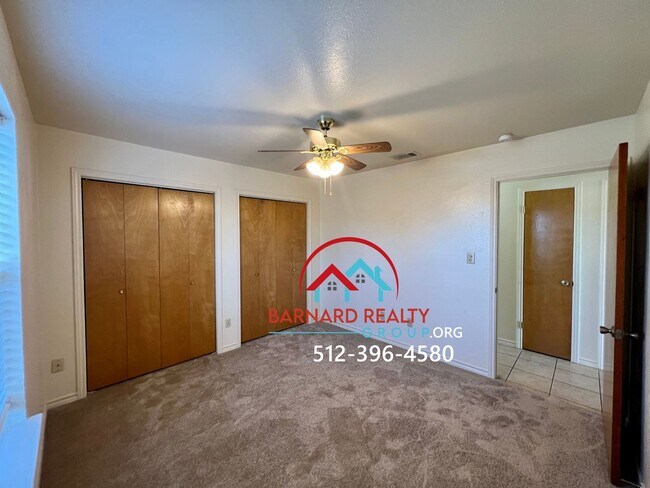 Building Photo - Available June 10: 3 Bed 2 Bath Duplex with Fenced in Yard on Bus Route