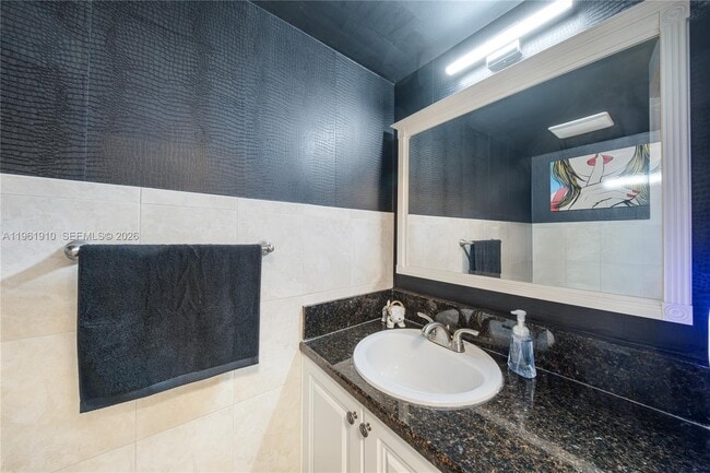 Building Photo - 9971 W Bay Harbor Dr