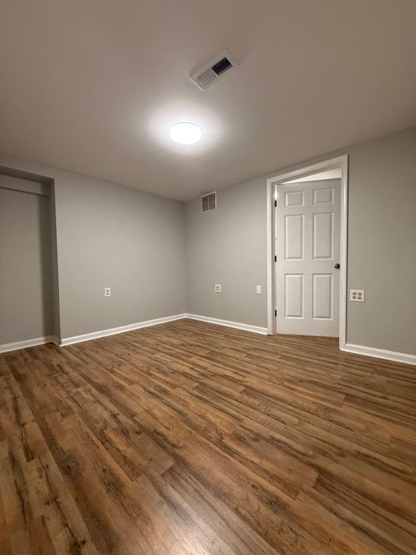 Building Photo - 1112 Chaplin St SE