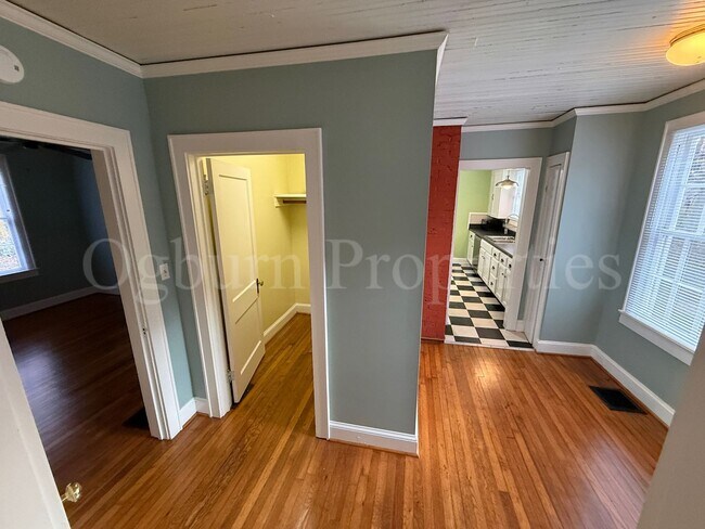 Building Photo - 133 Woodbriar Rd