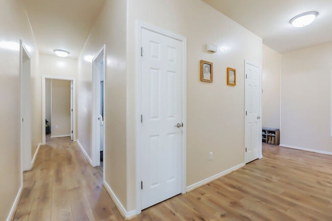 Building Photo - Pet Friendly 4 Bed 2 Bath Home!