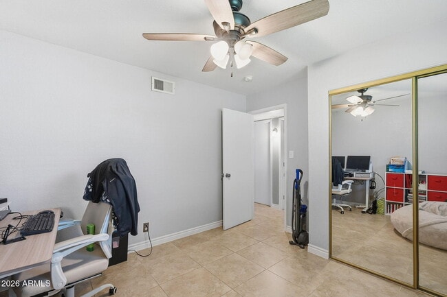 Building Photo - 2015 E Southern Ave