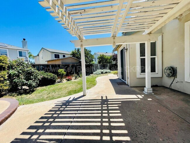 Building Photo - 2664 Ontario Dr