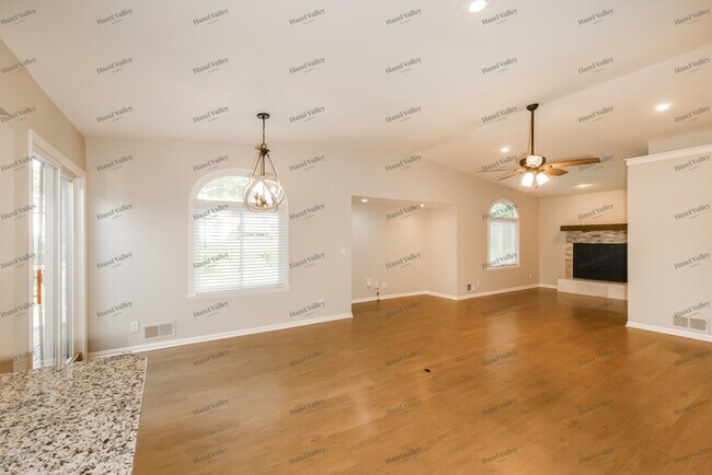 Building Photo - 9802 England Dr