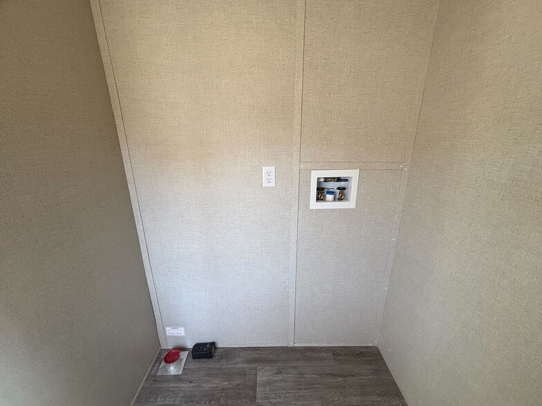 Building Photo - 204 Linda St