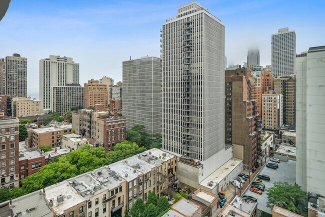 Building Photo - 21 W Goethe St