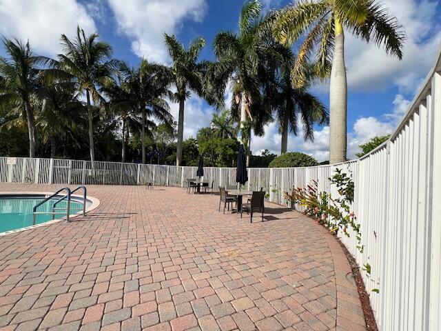 Building Photo - 1551 Fenton Dr