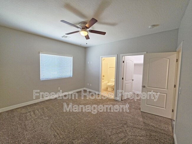 Building Photo - 1121 Sixshooter Ave